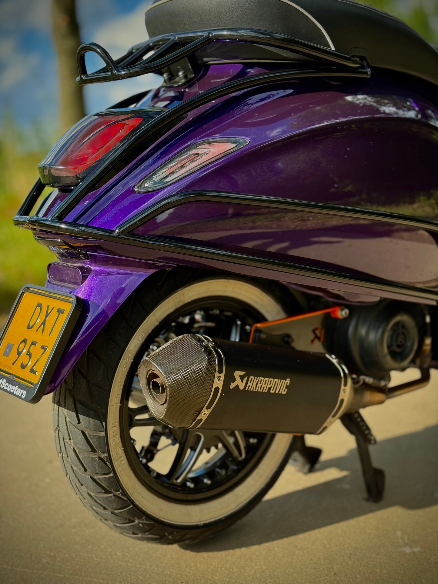 Vespa Sprint E4 2020 custom Bruut purple