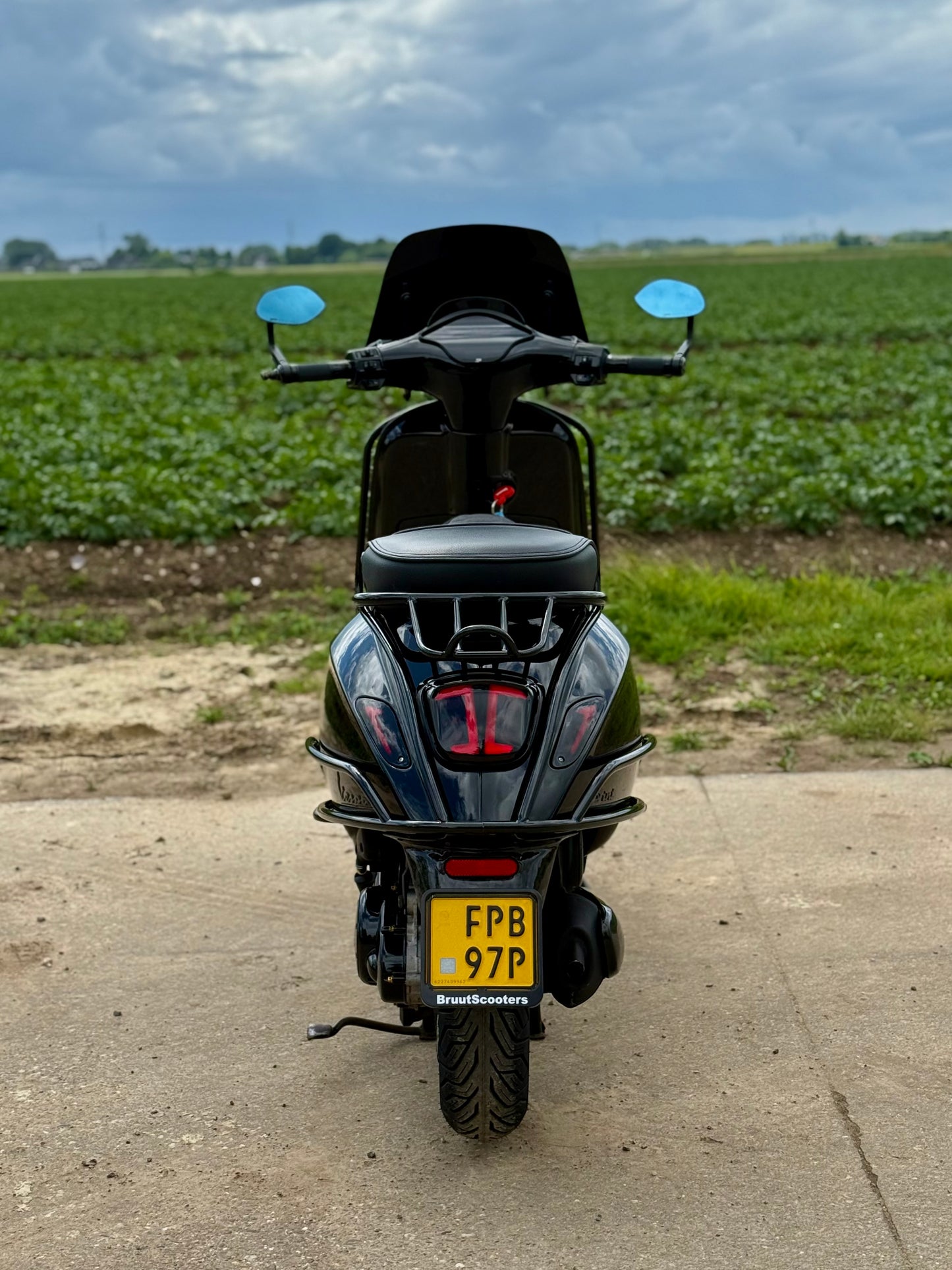 Vespa Sprint E5 2023 custom Nero lucido