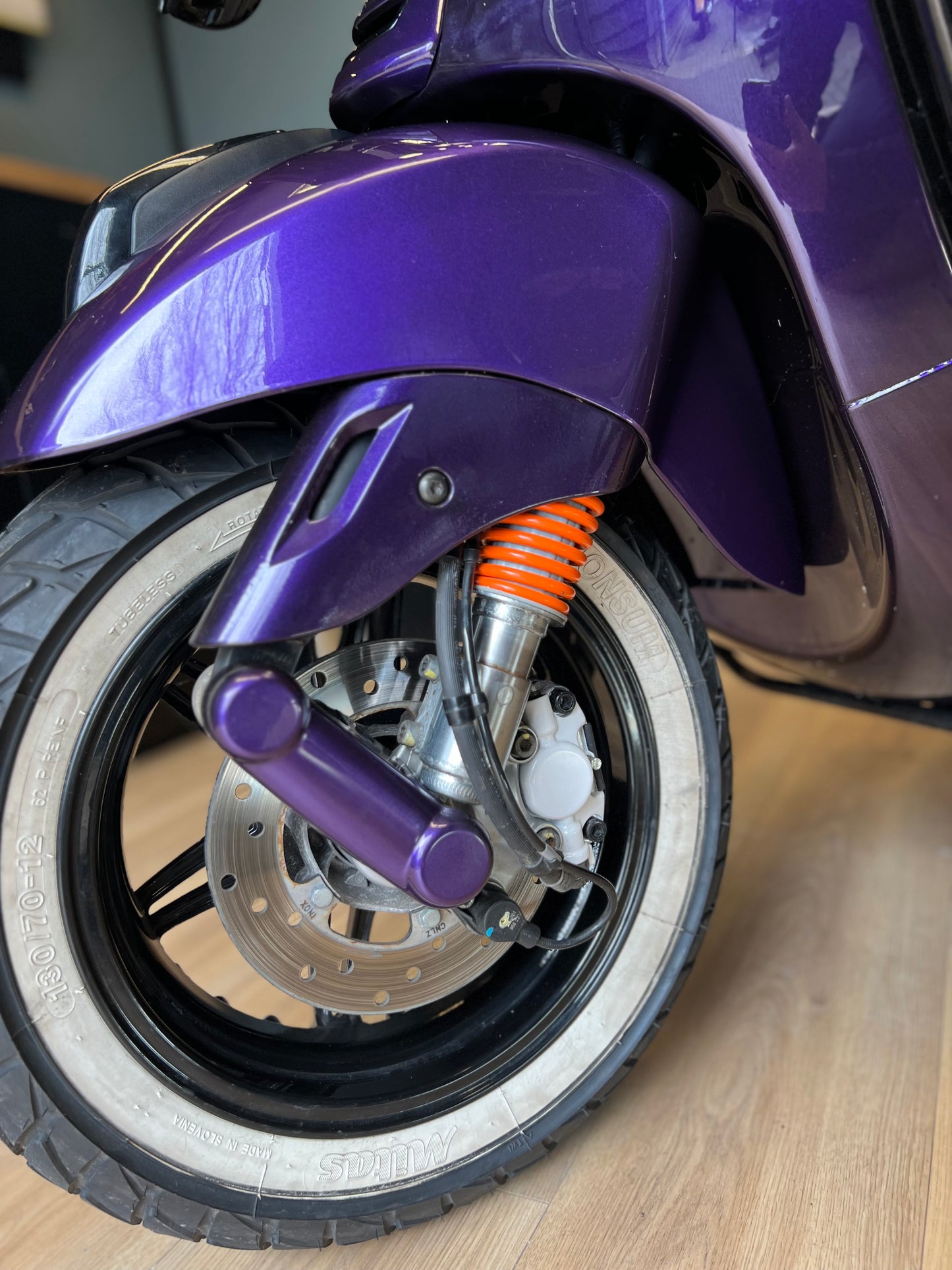 Vespa Sprint E4 2020 custom Bruut purple