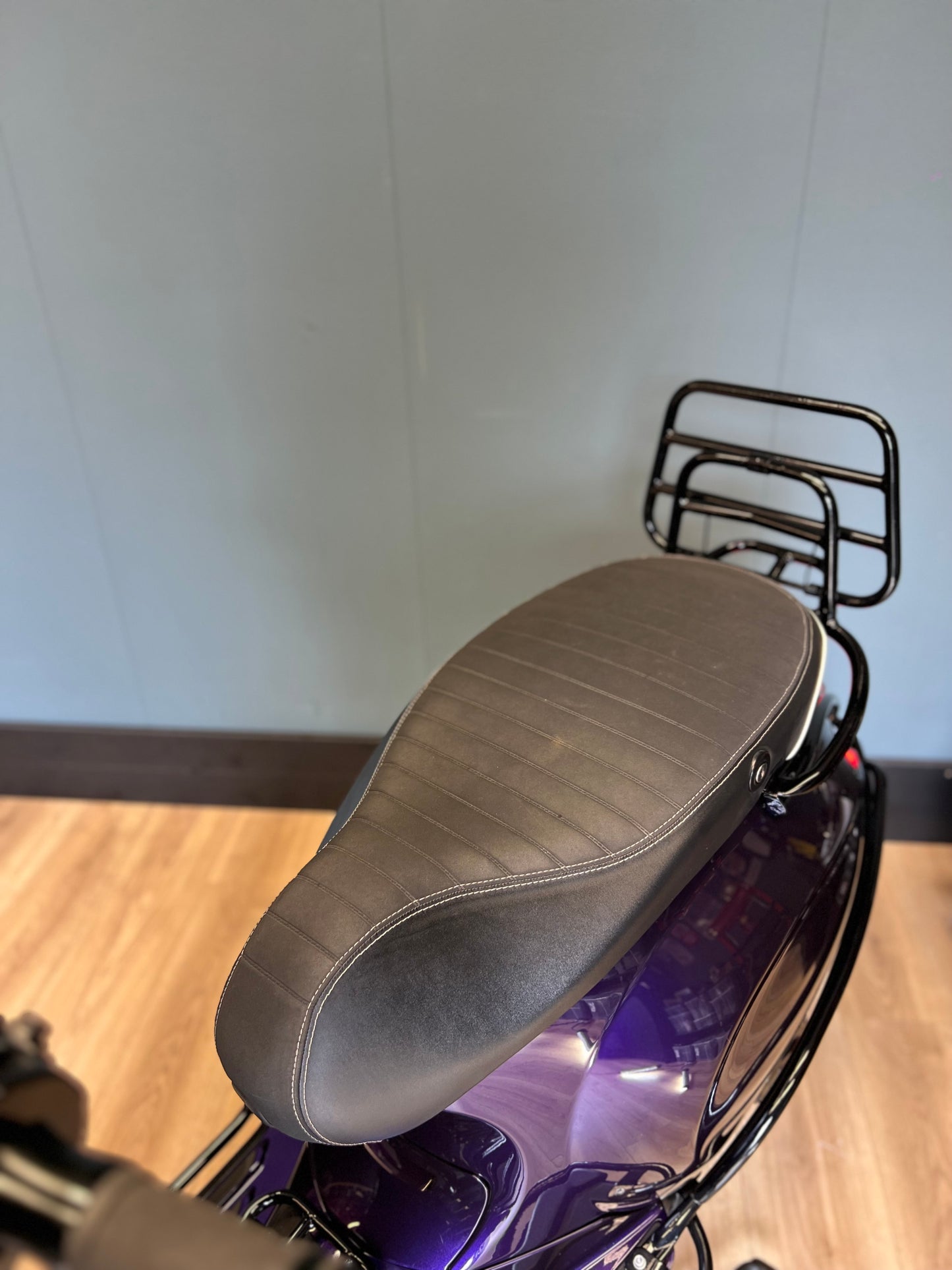 Vespa Sprint E4 2020 custom Bruut purple