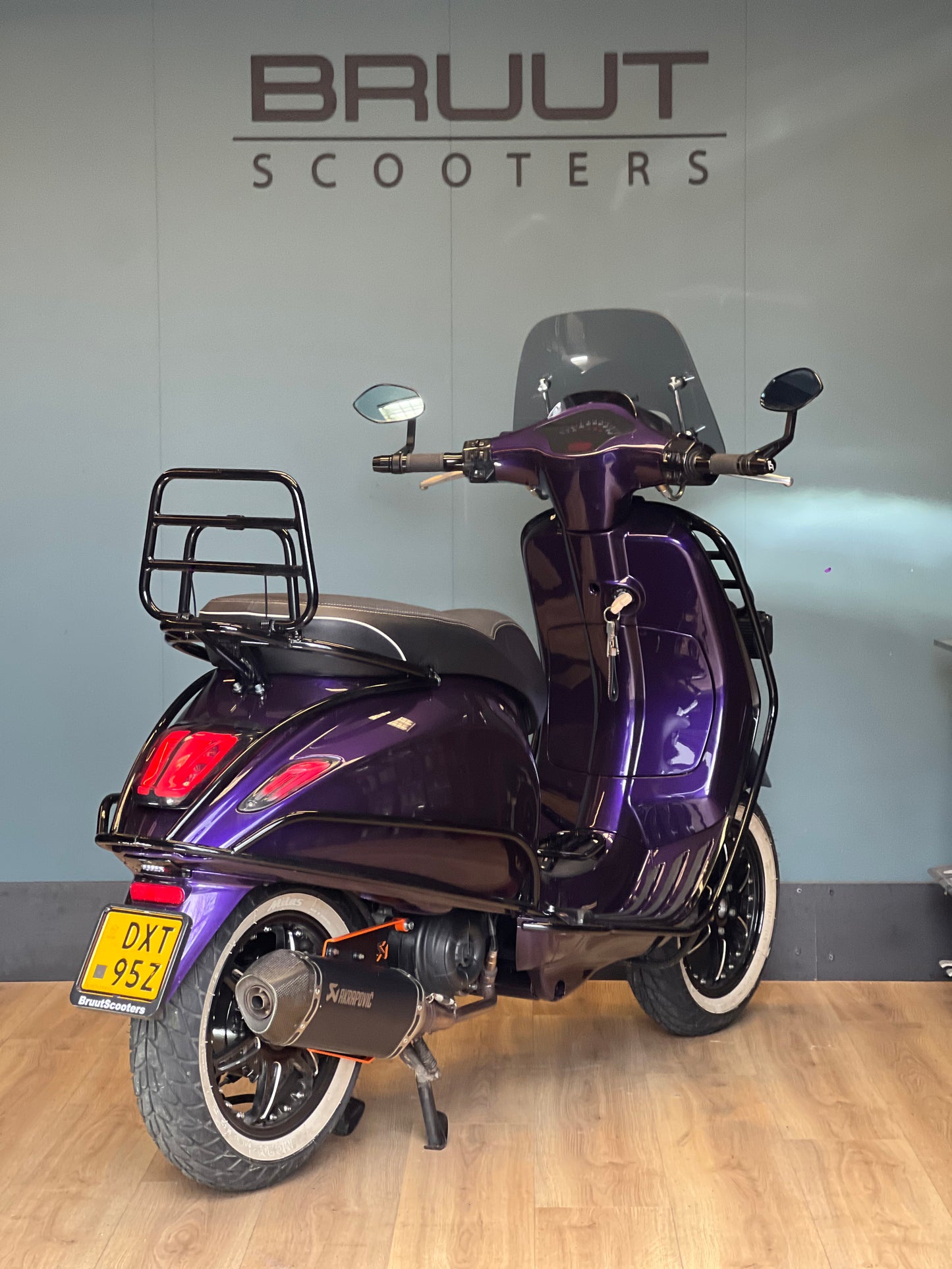 Vespa Sprint E4 2020 custom Bruut purple