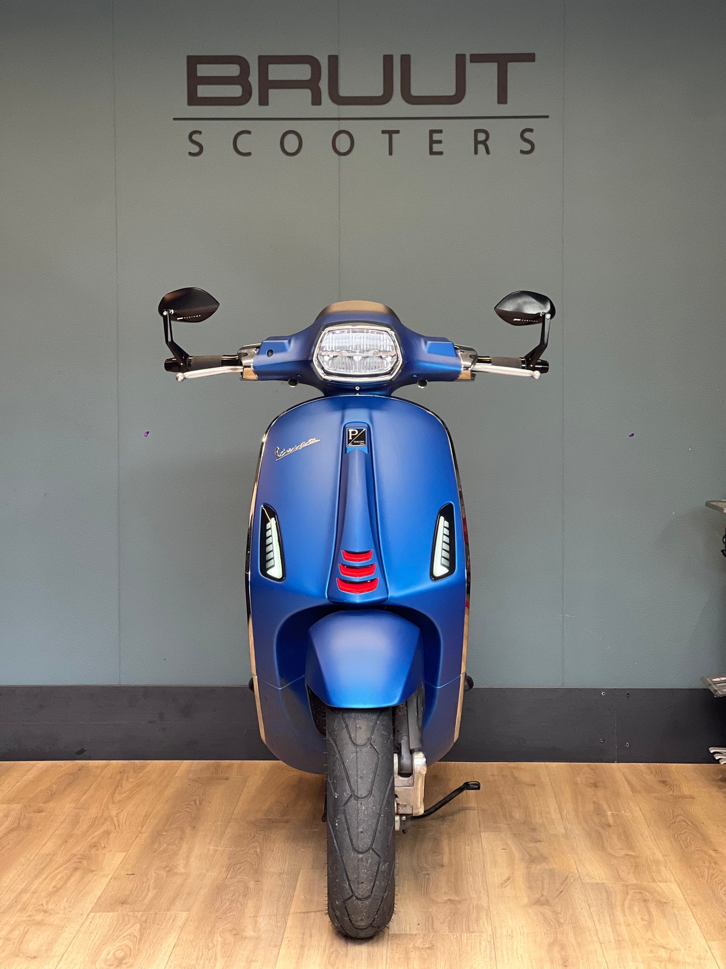 Vespa Sprint E5 2021 custom mat blauw