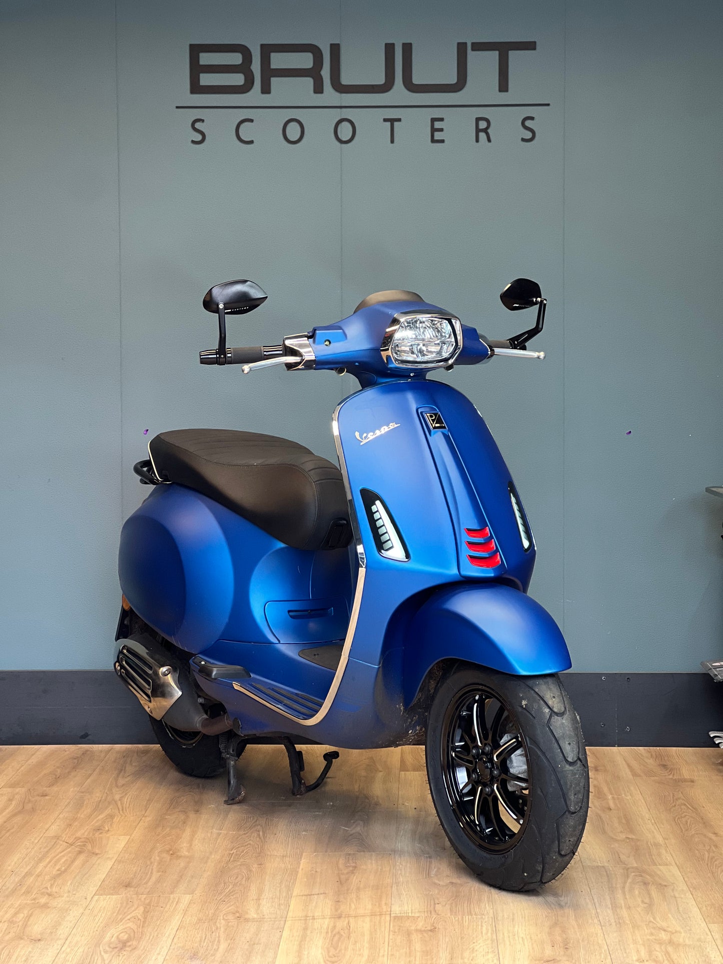 Vespa Sprint E5 2021 custom mat blauw