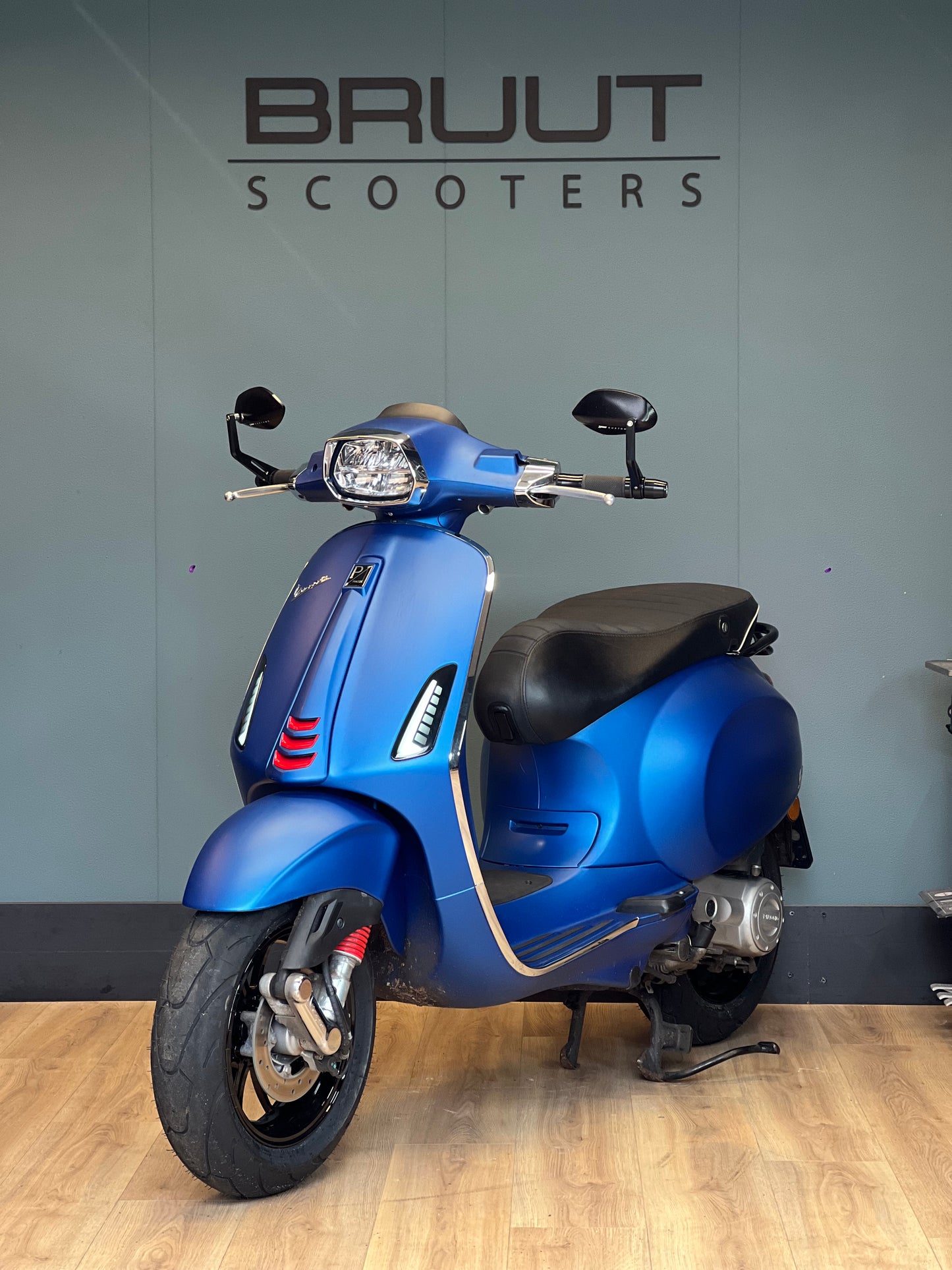 Vespa Sprint E5 2021 custom mat blauw