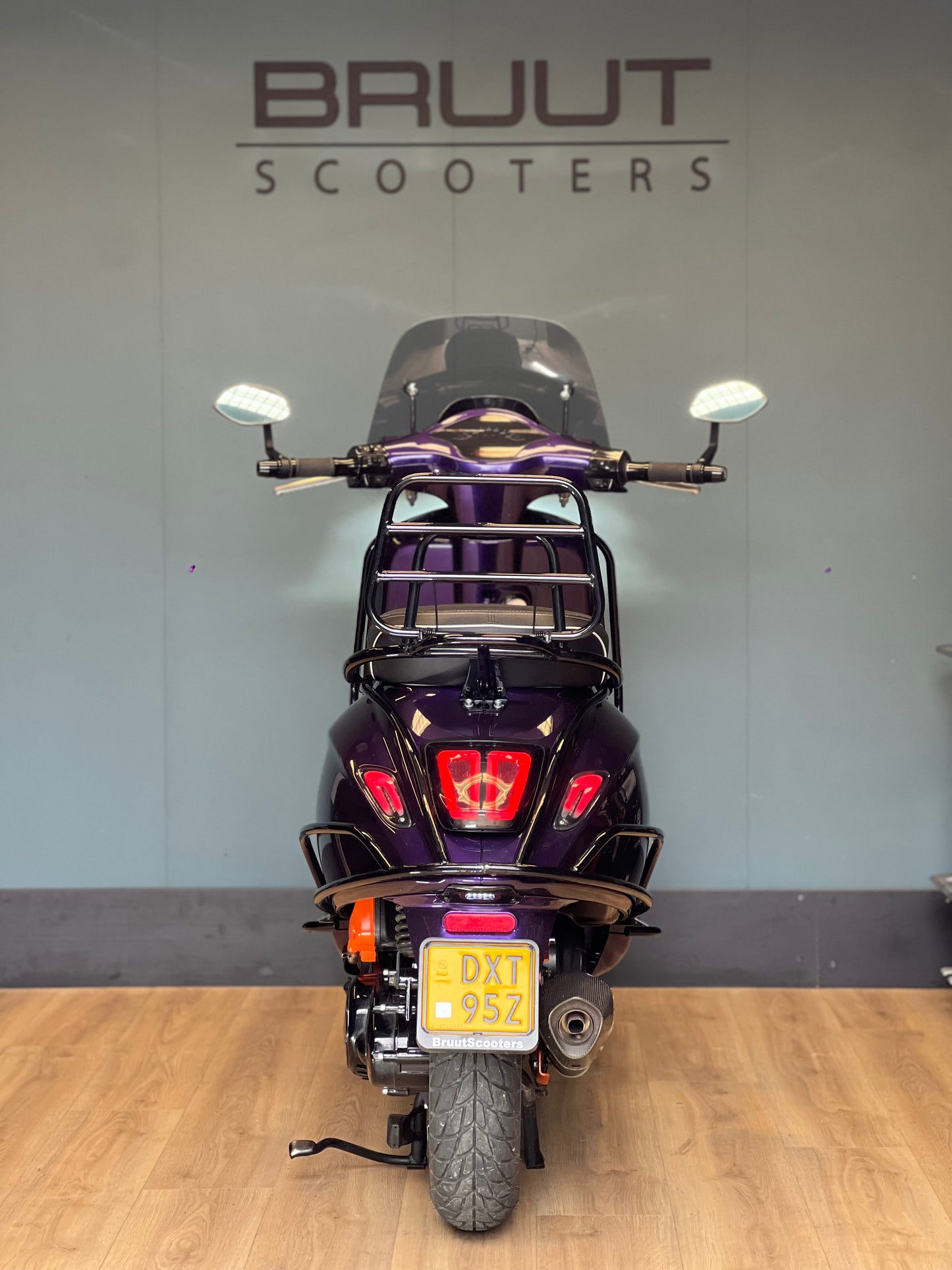 Vespa Sprint E4 2020 custom Bruut purple