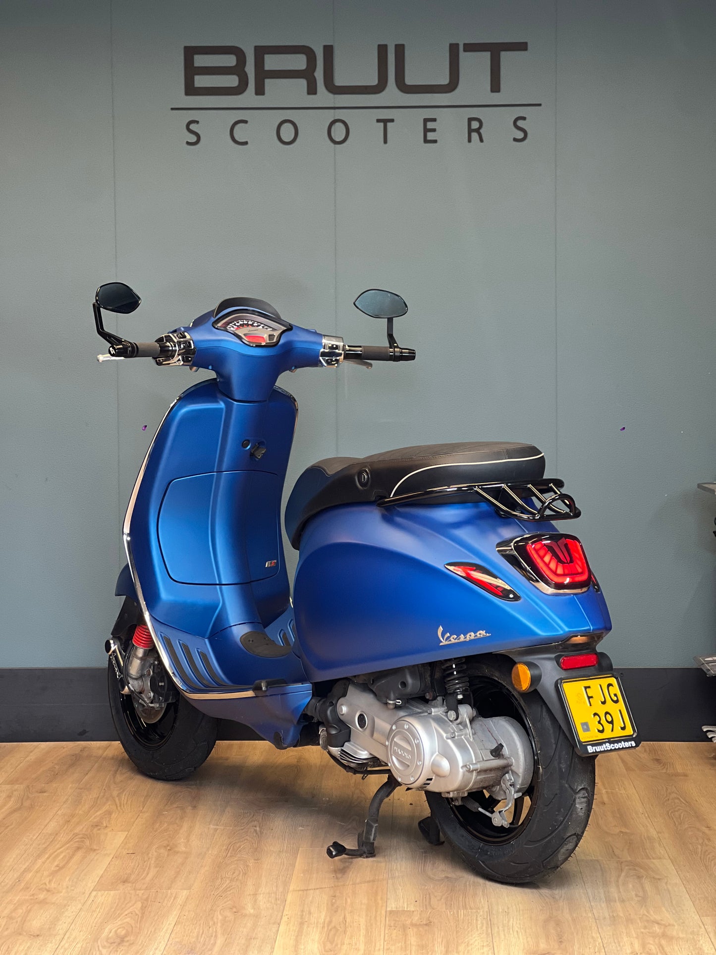 Vespa Sprint E5 2021 custom mat blauw