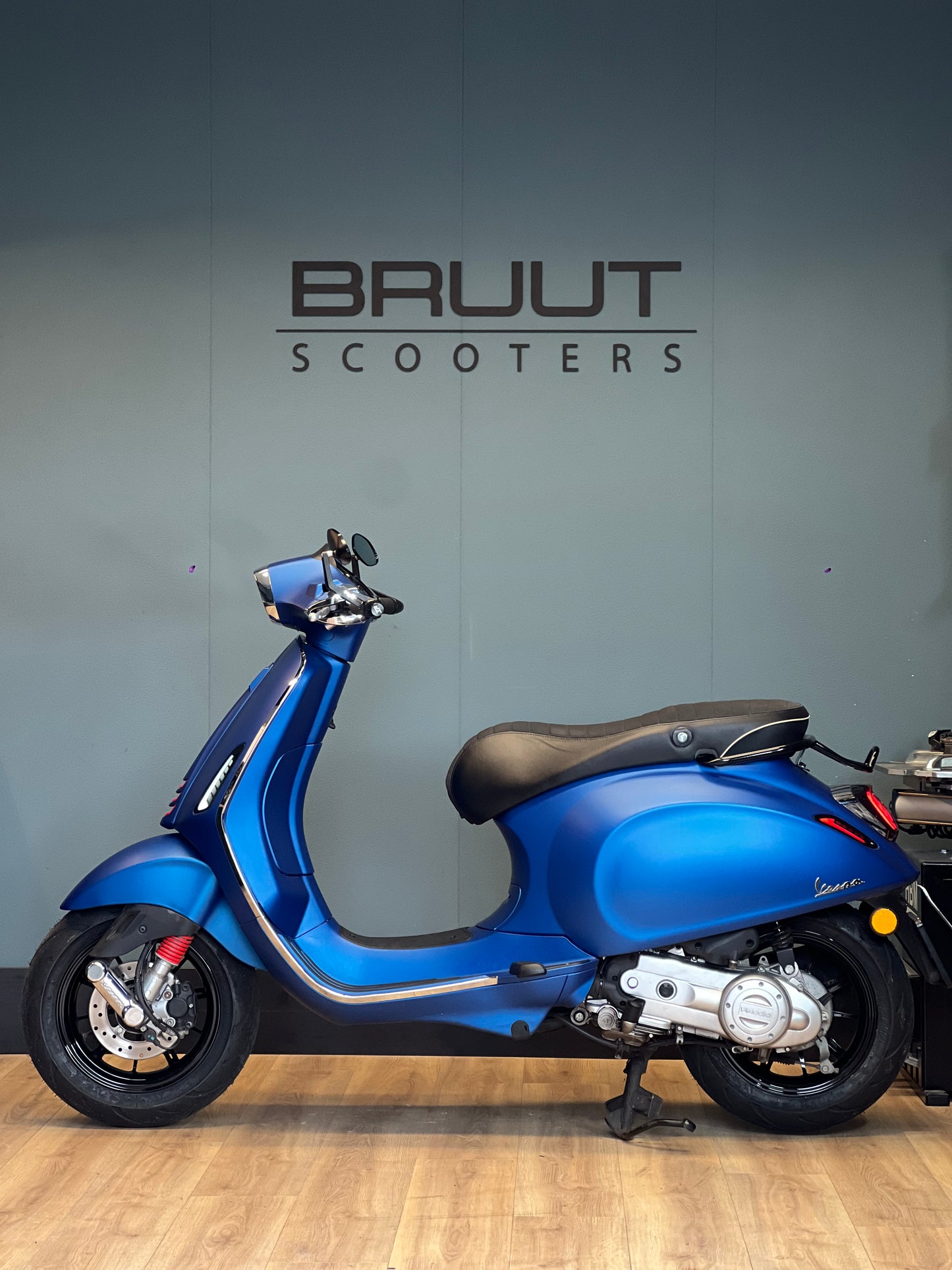 Vespa Sprint E5 2021 custom mat blauw