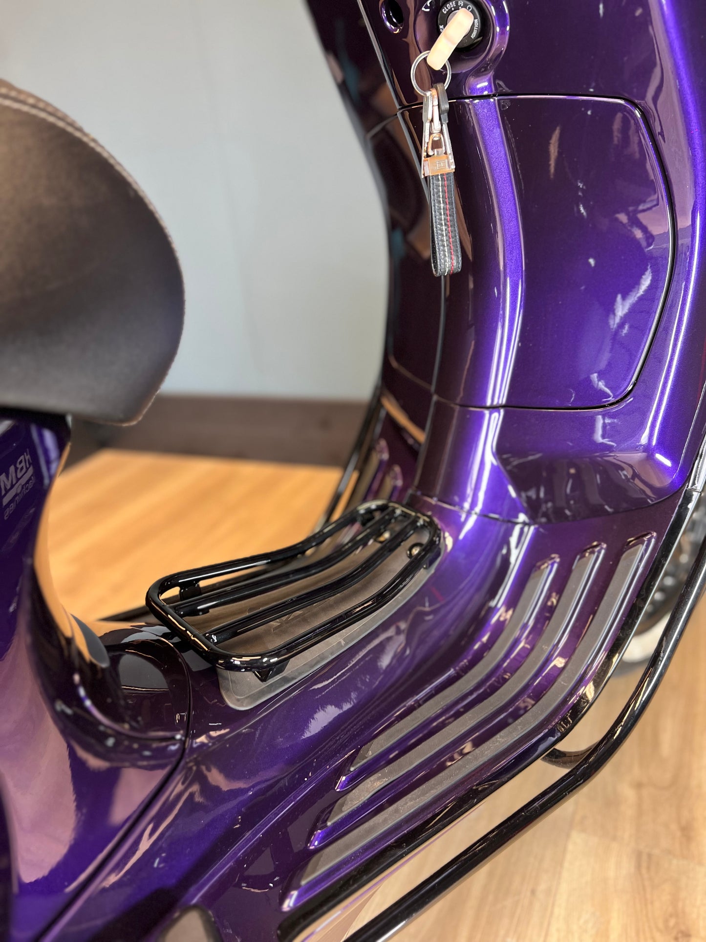 Vespa Sprint E4 2020 custom Bruut purple