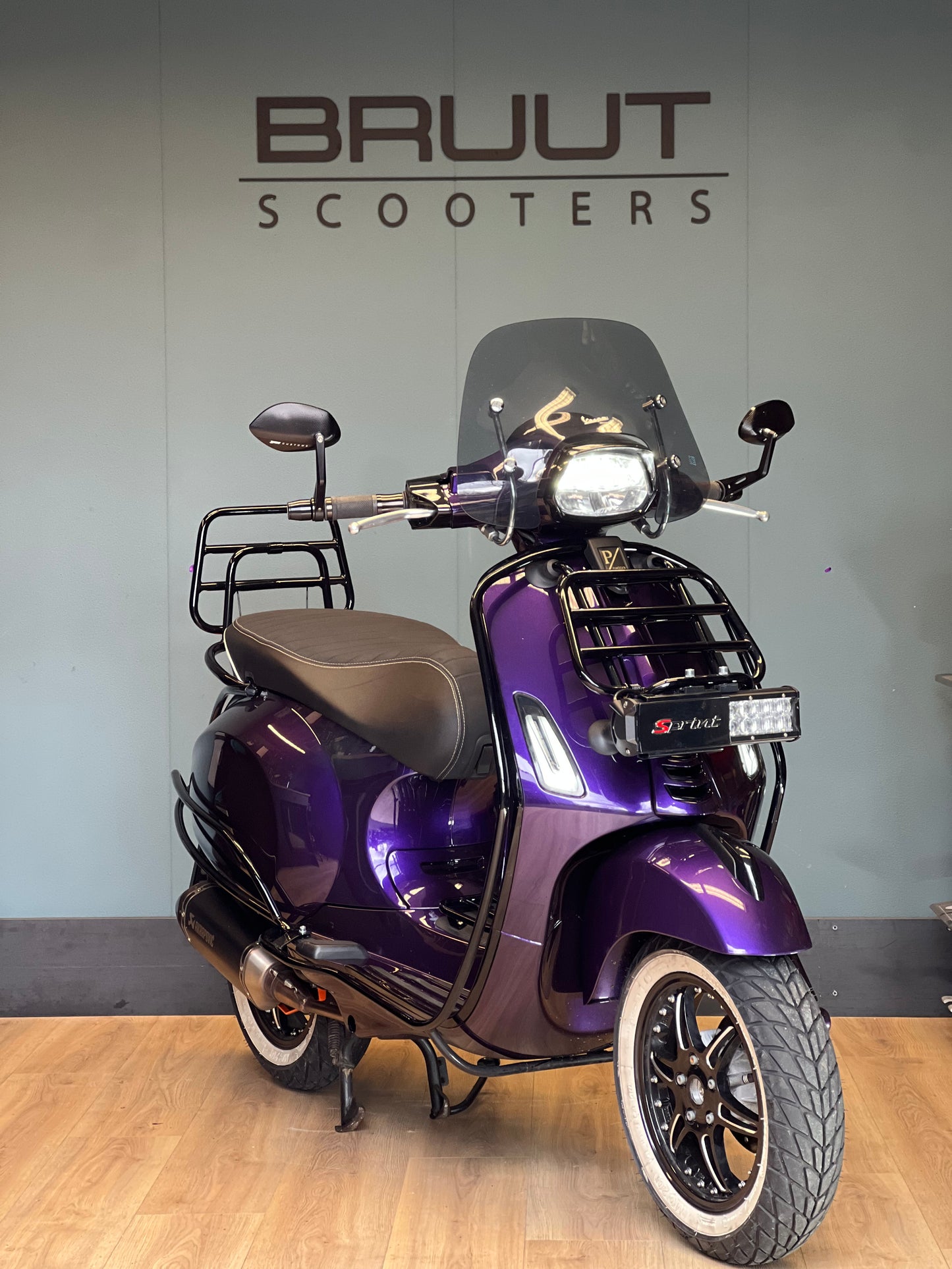 Vespa Sprint E4 2020 custom Bruut purple