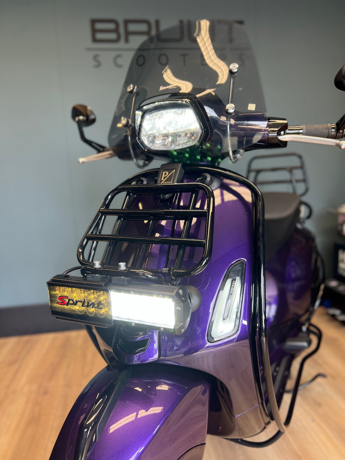 Vespa Sprint E4 2020 custom Bruut purple