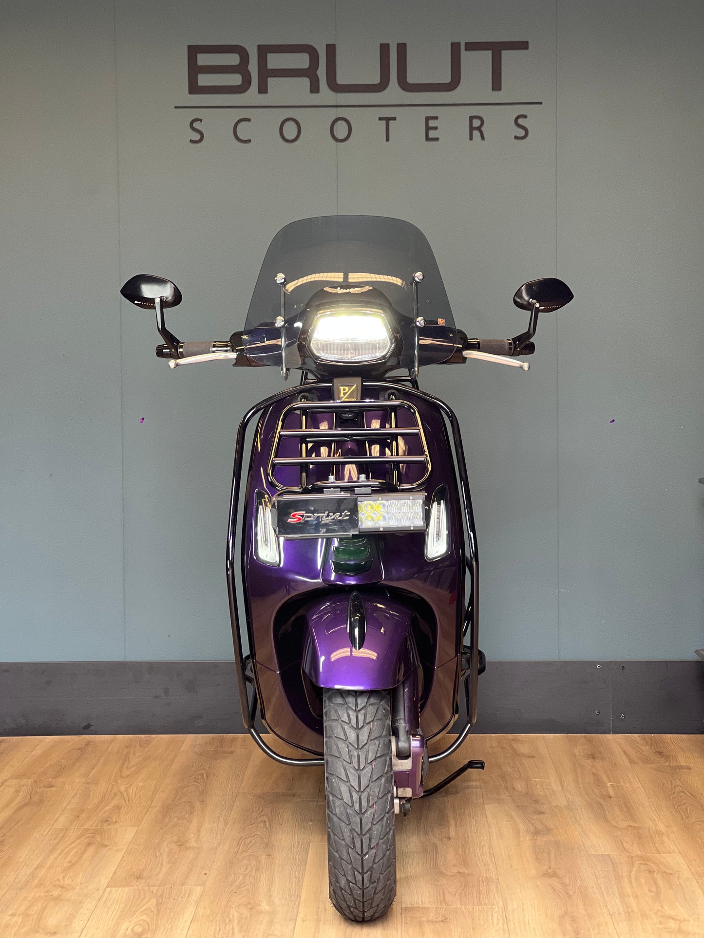 Vespa Sprint E4 2020 custom Bruut purple