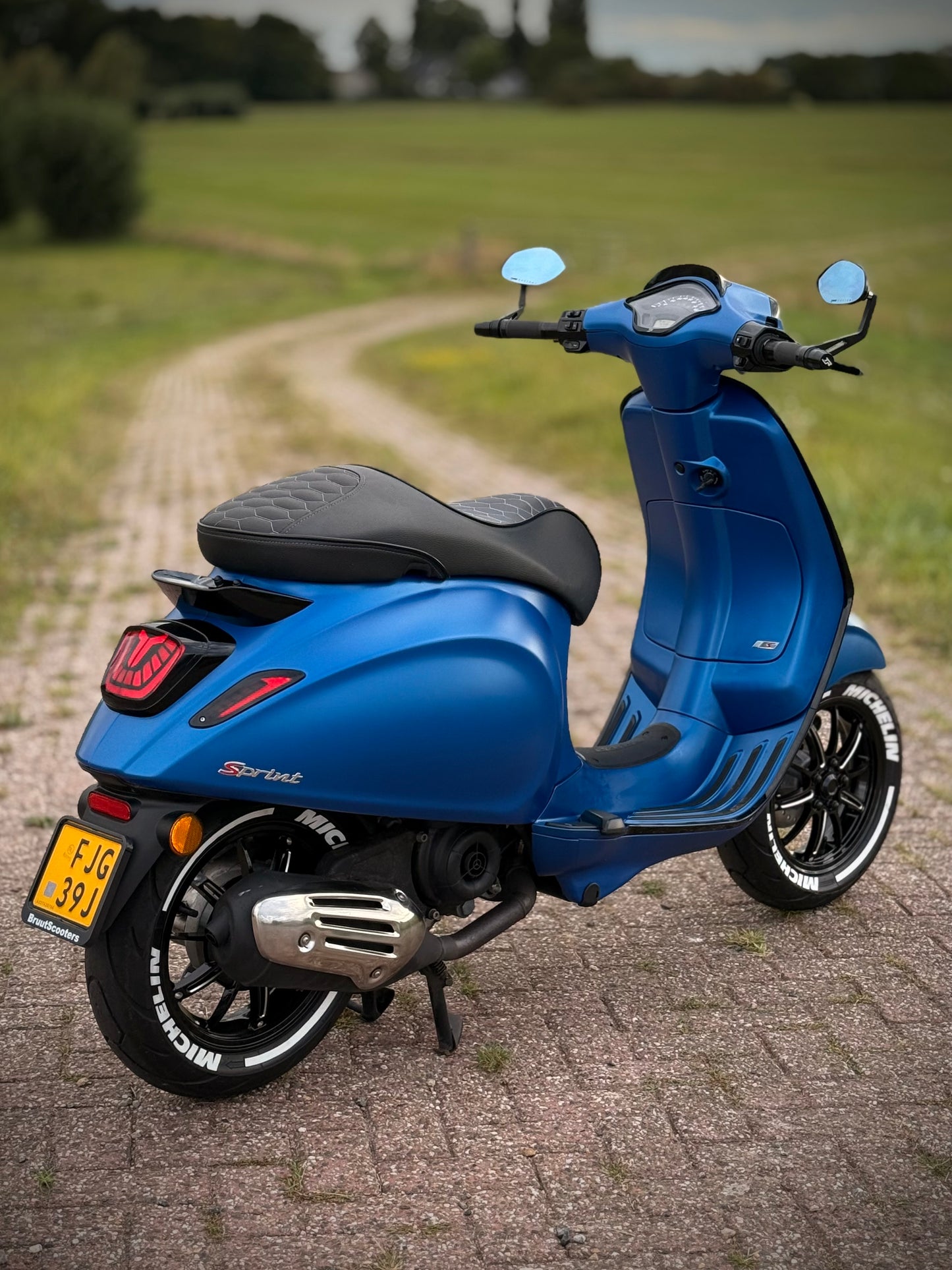 Vespa Sprint E5 2021 custom vivace blue