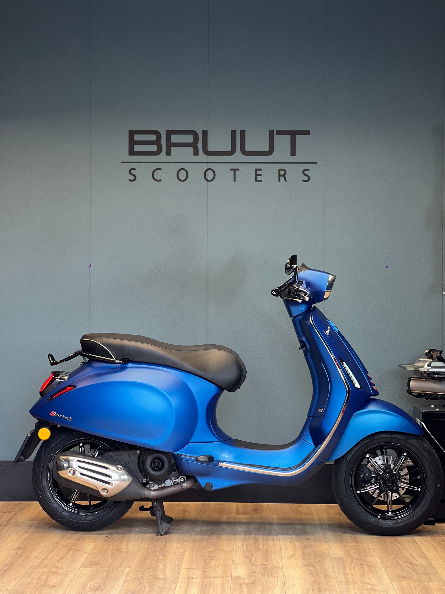 Vespa Sprint E5 2021 custom mat blauw