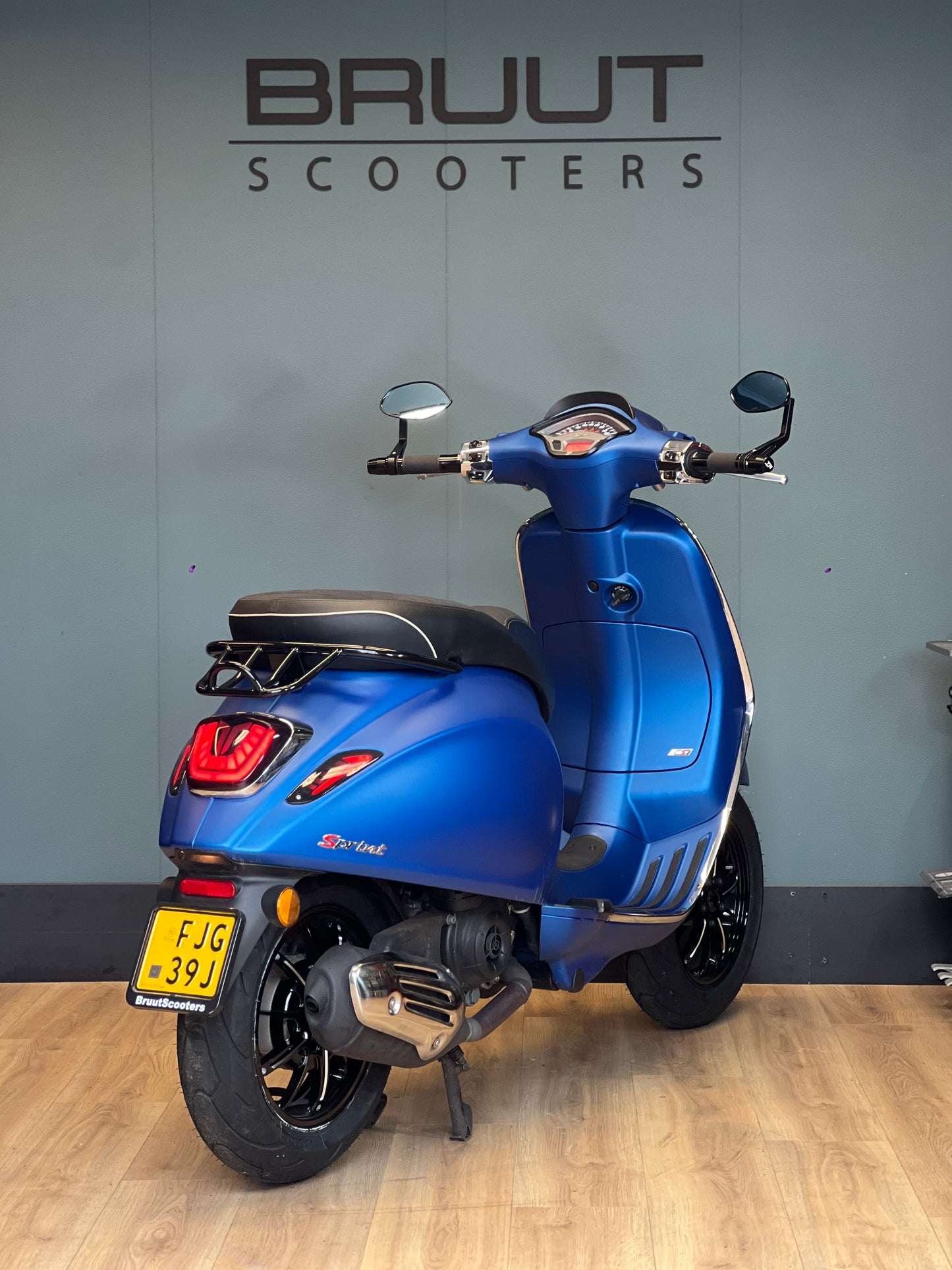 Vespa Sprint E5 2021 custom mat blauw