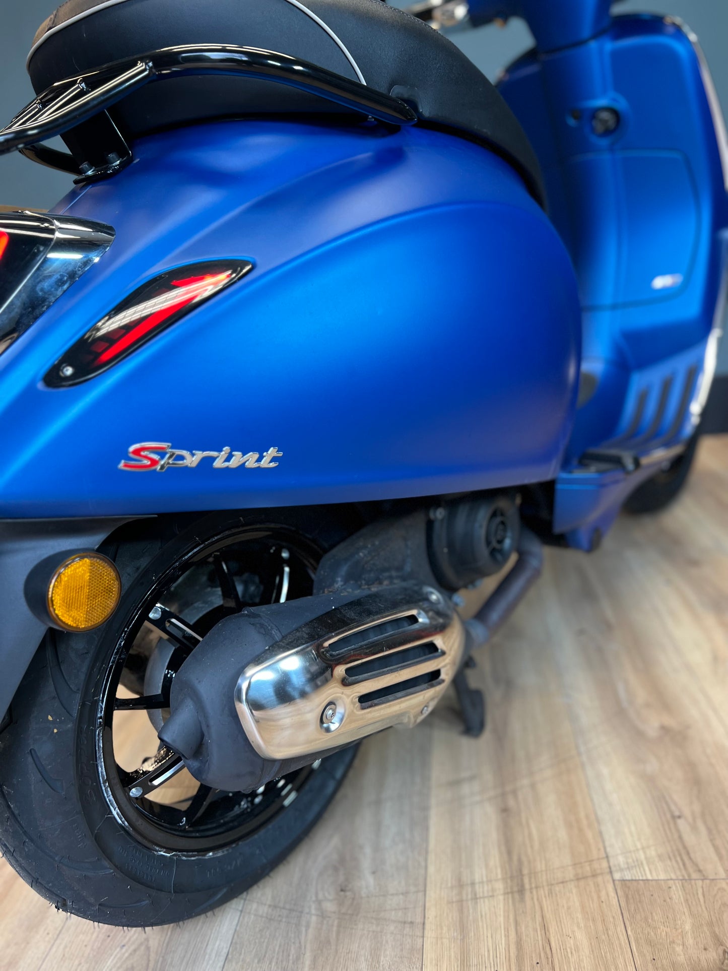 Vespa Sprint E5 2021 custom mat blauw