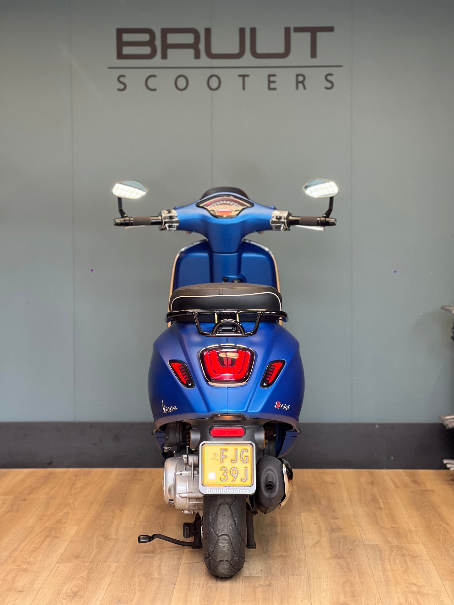 Vespa Sprint E5 2021 custom mat blauw