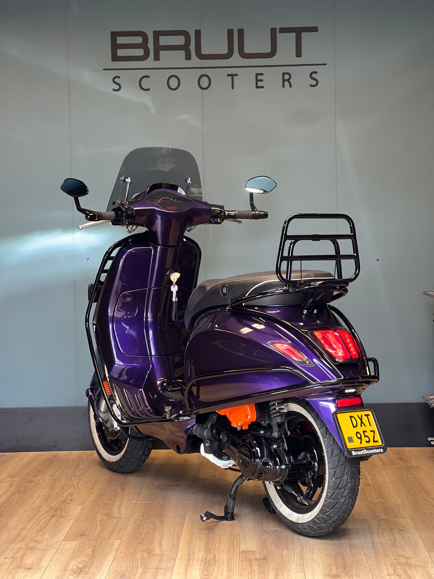 Vespa Sprint E4 2020 custom Bruut purple