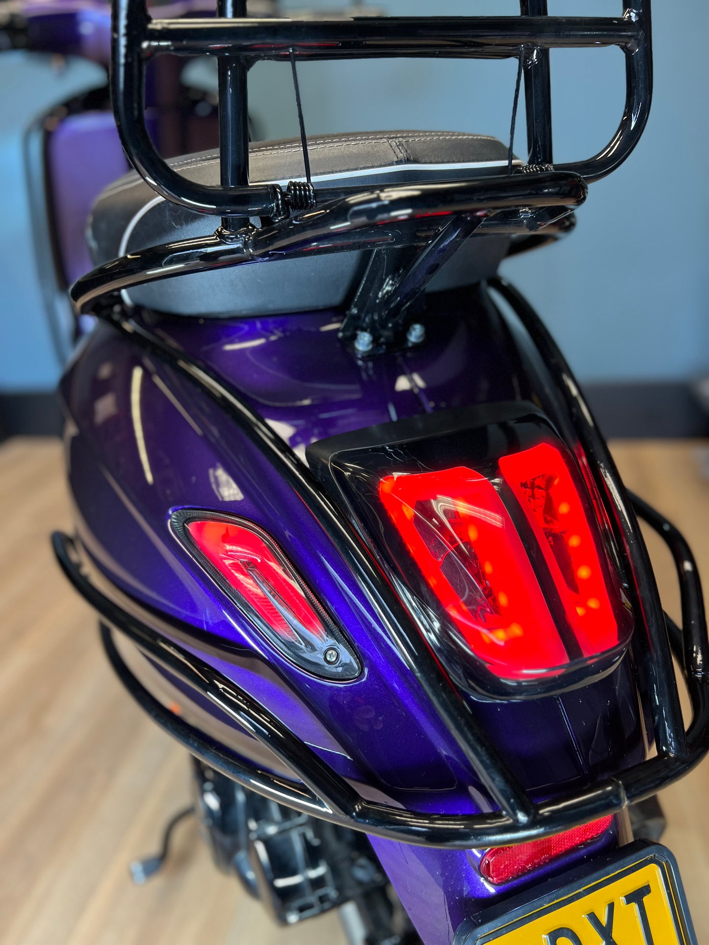 Vespa Sprint E4 2020 custom Bruut purple