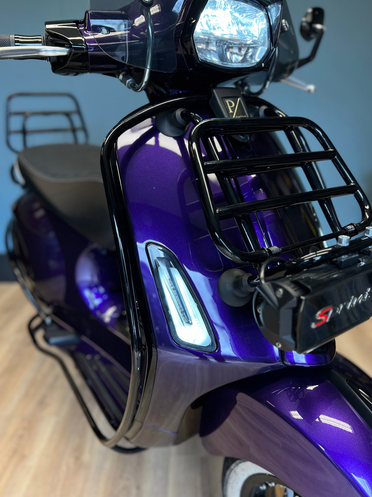 Vespa Sprint E4 2020 custom Bruut purple