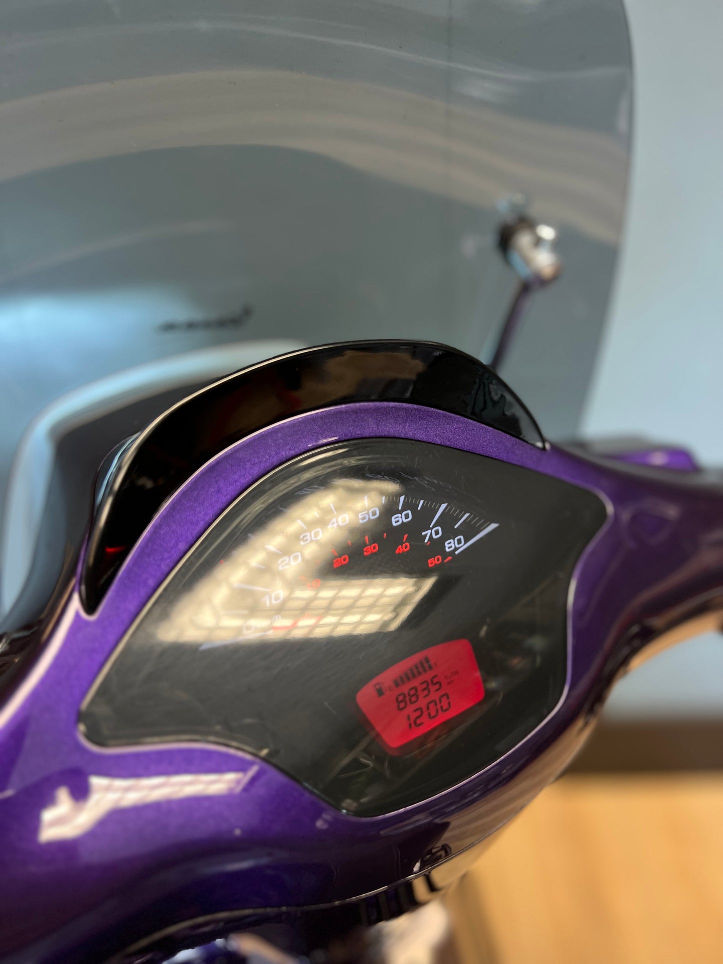 Vespa Sprint E4 2020 custom Bruut purple