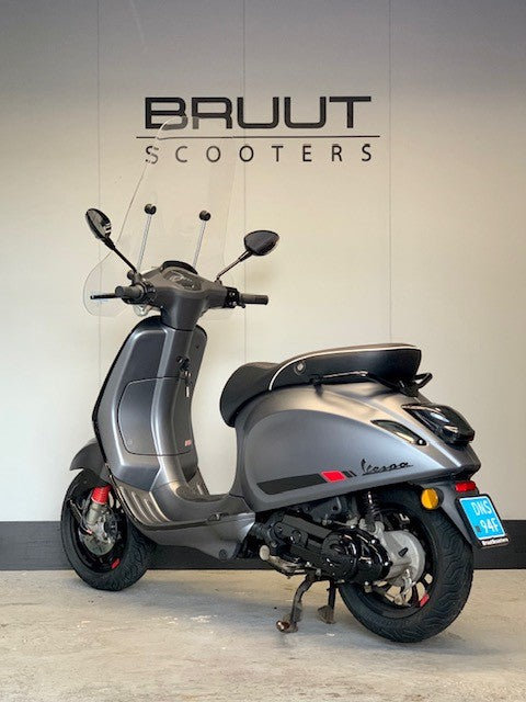 Vespa sprint S E4 2019 mat grijs